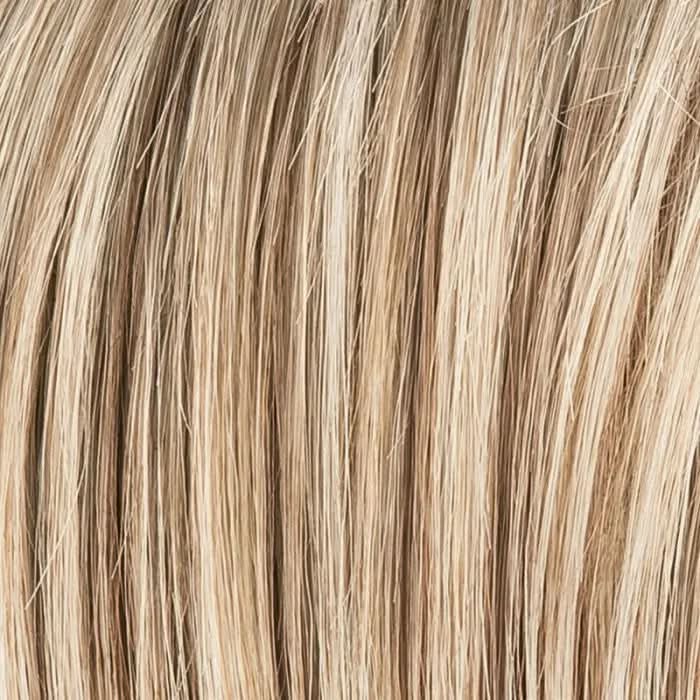 Farbmuster Sandy Blonde Rooted der Ellen Wille Vivi Mono Part Perücke, natürliche Blondnuance mit dunklem Ansatz für realistische Wirkung.